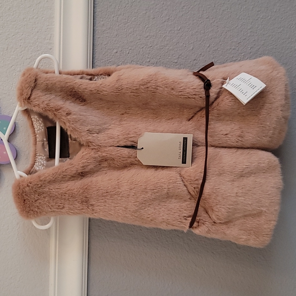 NWT, Girls Zara Belted Faux Fur Vest in Rose Color, size 4, Beautiful!